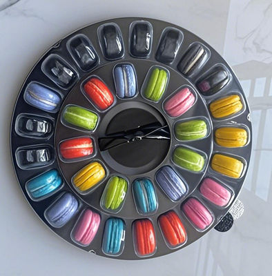 পুনরায় ব্যবহারযোগ্য ম্যাকারন প্যাকেজিংয়ের জন্য খাদ্য গ্রেড পিইটি উপাদান সহ 24 টি গহ্বরযুক্ত ম্যাকারন ট্রে