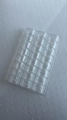 পুনরায় ব্যবহারযোগ্য ম্যাকারন প্যাকেজিংয়ের জন্য খাদ্য গ্রেড পিইটি উপাদান সহ 24 টি গহ্বরযুক্ত ম্যাকারন ট্রে