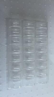 খাবারের গ্রেড PET এবং পুনরায় ব্যবহারযোগ্য ডিজাইন সহ 24 টি গহ্বরের ম্যাকারন প্যাকেজিং ট্রে